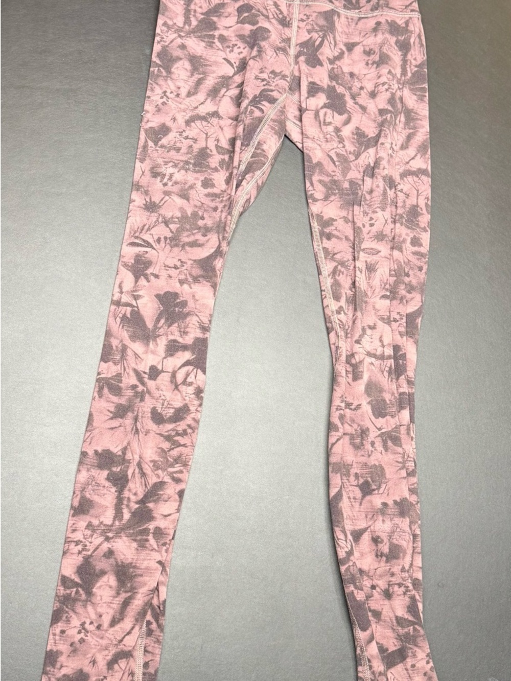 lululemon athletica women’s ' Dusty Pink & Charcoal Floral Leggings - Picture 3 of 6